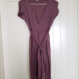 Aritzia WILFRED Deep V Tie Dress w/ Pockets